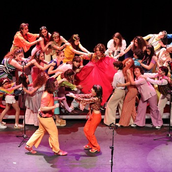 «ΑΒΒΑ The Musical» από Εφηβική Χορωδία Δήμου Χανίων για μαθήτριες και μαθητές σχολείων του Ηρακλείου στο Πολιτιστικό Συνεδριακό Κέντρο Ηρακλείου